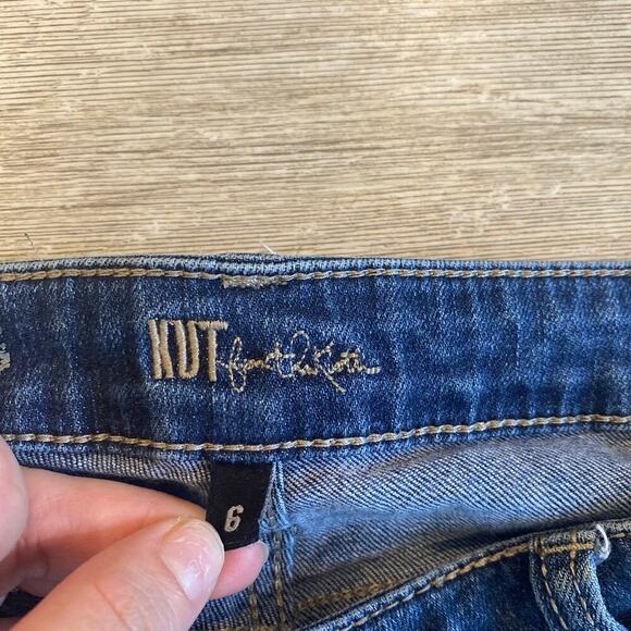 Kut From The Kloth Low Rise Straight Leg Jeans Size 6 Medium Wash - Picture 3 of 4
